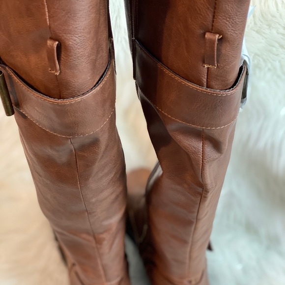 Boots - Picture 5 of 8